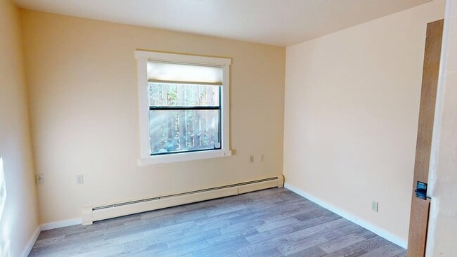 Building Photo - 948 Los Lovatos Rd