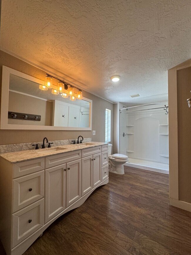 Building Photo - Rustic Charm Meets Modern Comfort!