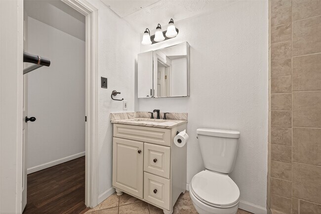 Building Photo - 180 April Point Dr S