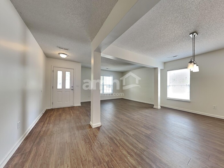 Building Photo - 5057 Thornton Dr