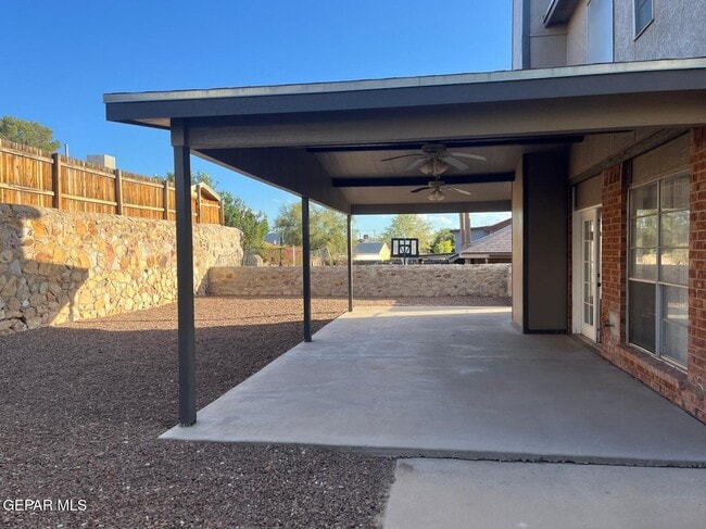 Building Photo - 1120 Shawnee Ln