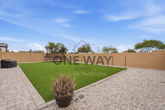 Building Photo - 392 S 194th Ln