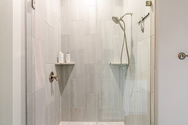 Building Photo - 804 1/2 Johnson Crawford Cir