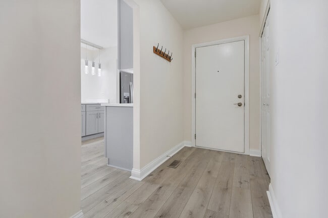 Building Photo - 601 Hillcrest Blvd