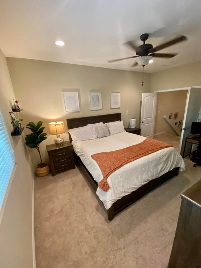 Building Photo - 2622 Webb Ave