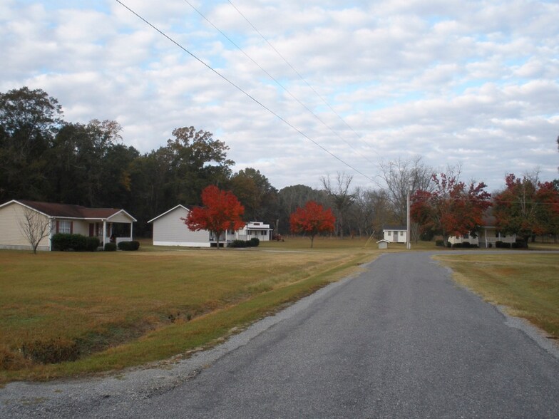 Building Photo - 627 Windcrest Dr