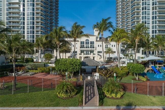 Building Photo - 4779 Collins Ave