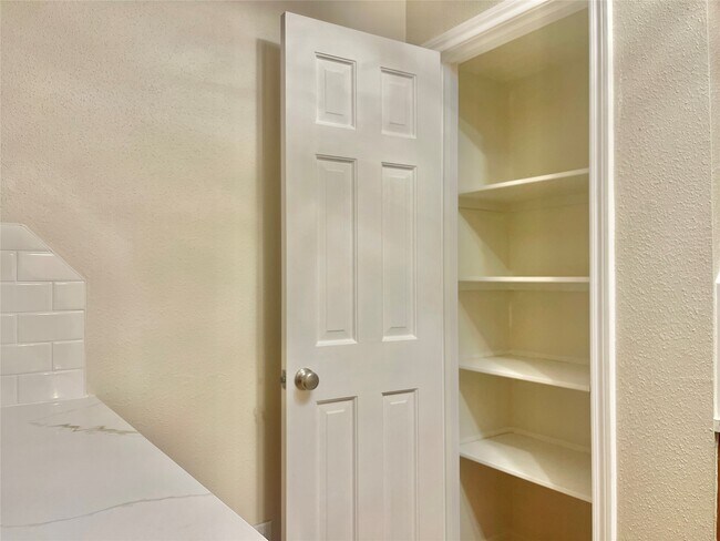 Building Photo - 1311 Antoine Dr