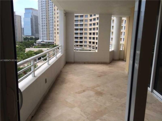 Building Photo - 848 Brickell Key Dr