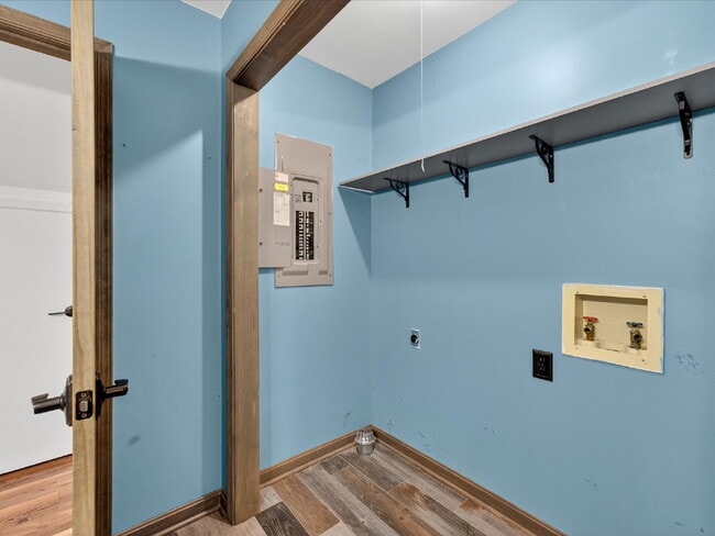 Building Photo - 3512 Castlebury Dr