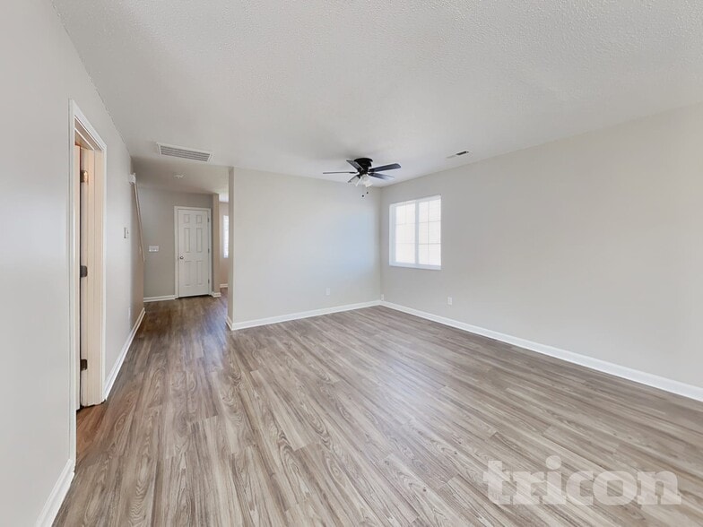 Building Photo - 1135 Edinburgh Dr