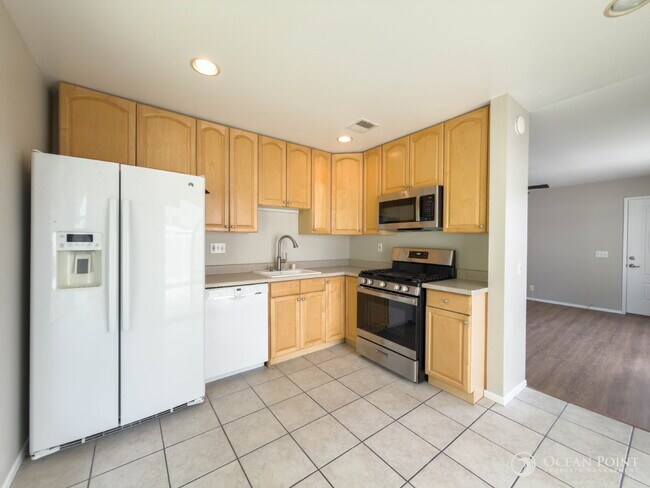 Building Photo - Charming 3-Bed Camarillo Home with Spacious Fenced Yard!
