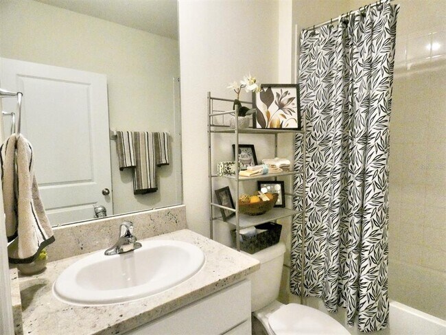 Building Photo - 17014 Oval Rum Dr