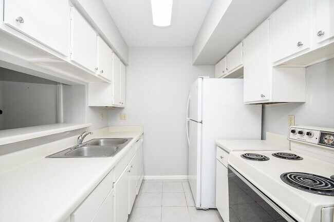 Building Photo - 8433 Hearth Dr