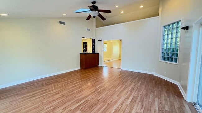 Building Photo - 403 S Lupin Ln