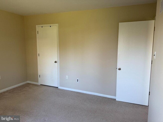 Building Photo - 5404 Doral Dr