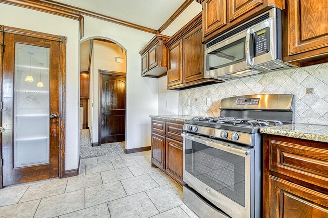 Building Photo - Beautiful home in desired Williamson Farms!