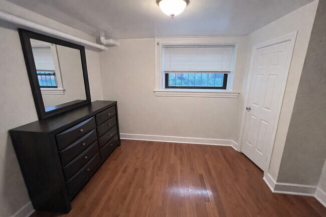 Building Photo - 3216 W Altgeld St