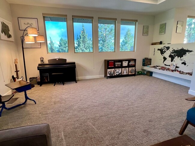 Building Photo - A Rare Offering in Bend’s Most Desirable A...