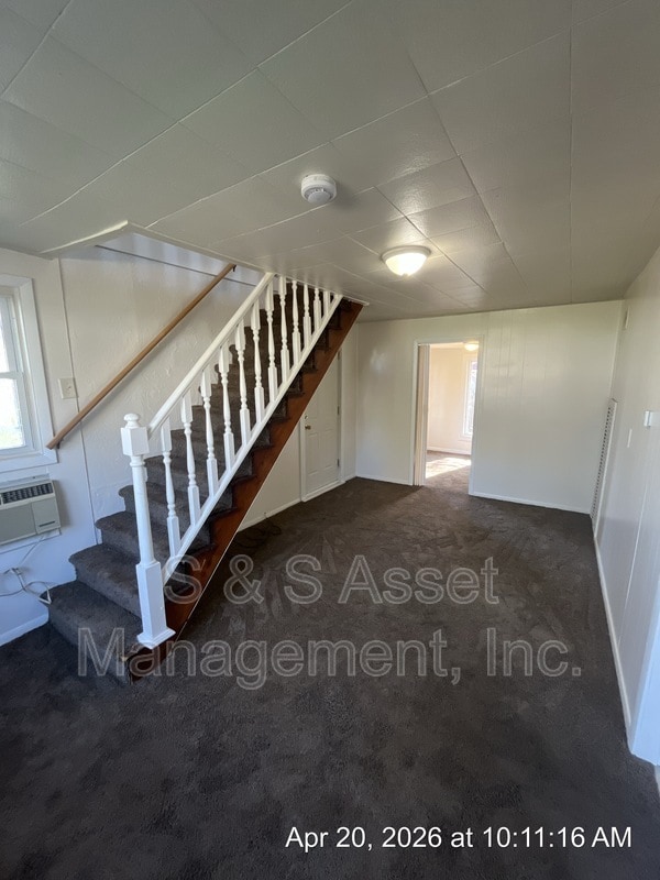 Building Photo - 300 E Everettdale Ave