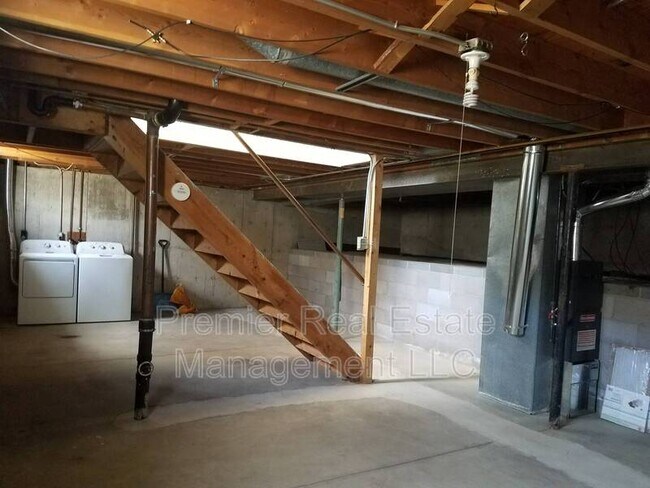 Building Photo - 4476 E Bails Pl