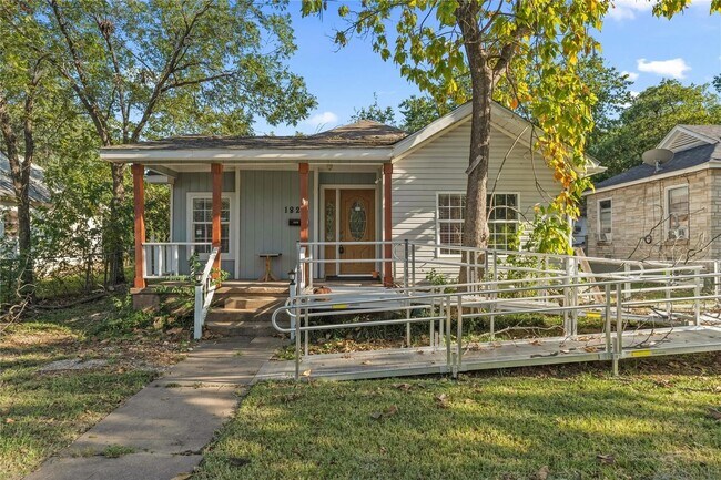 Building Photo - 1820 Live Oak Ave
