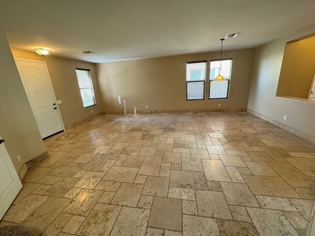 Building Photo - Beautiful 4 Bedroom - 2.5 Bath with Lots of Bonuses - Gilbert