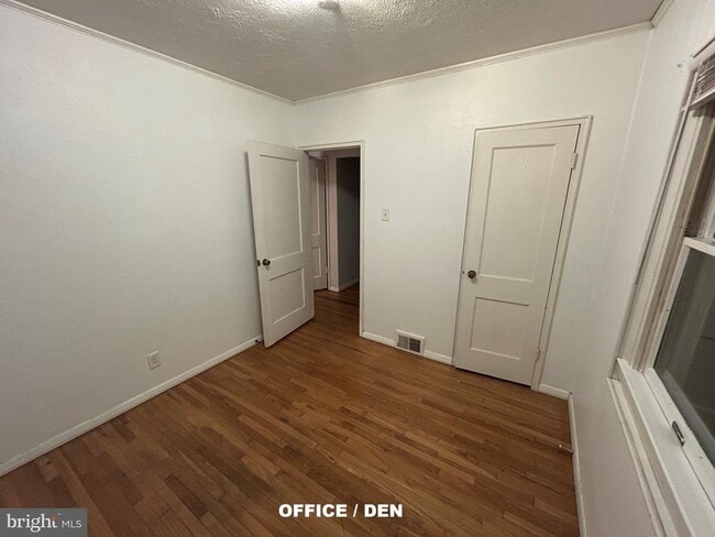 Building Photo - 955 Terrace Ln