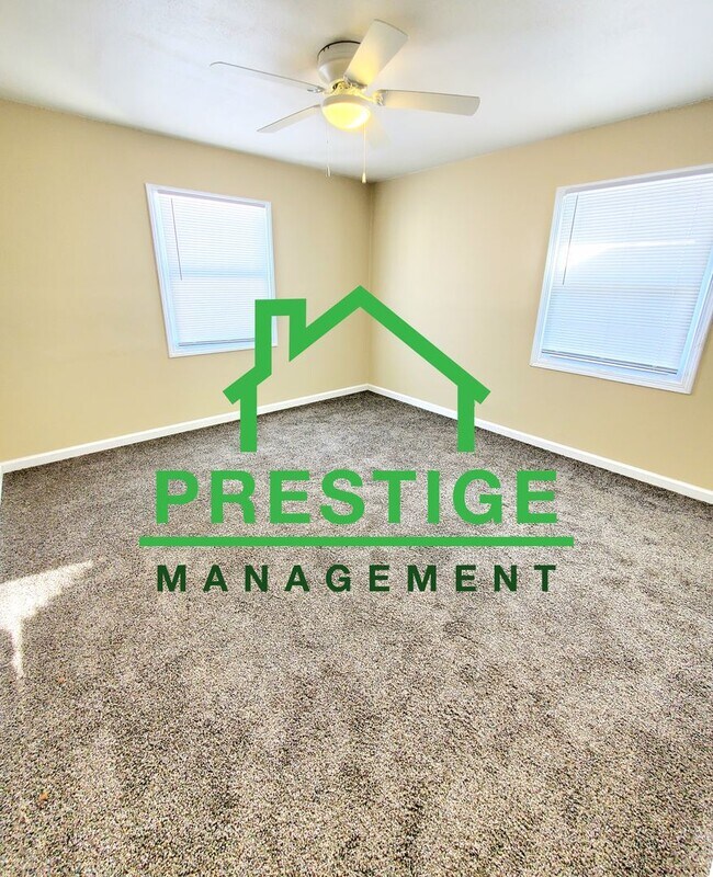 Building Photo - 3 bedroom 1 bath Updated Home Sec 8 welcome