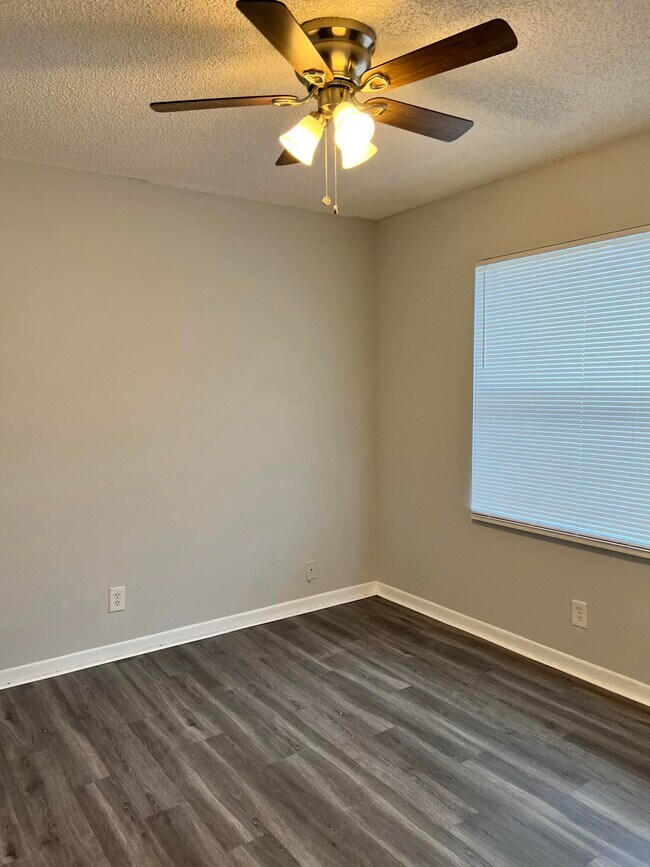 Building Photo - 7149 Golf Colony Ct