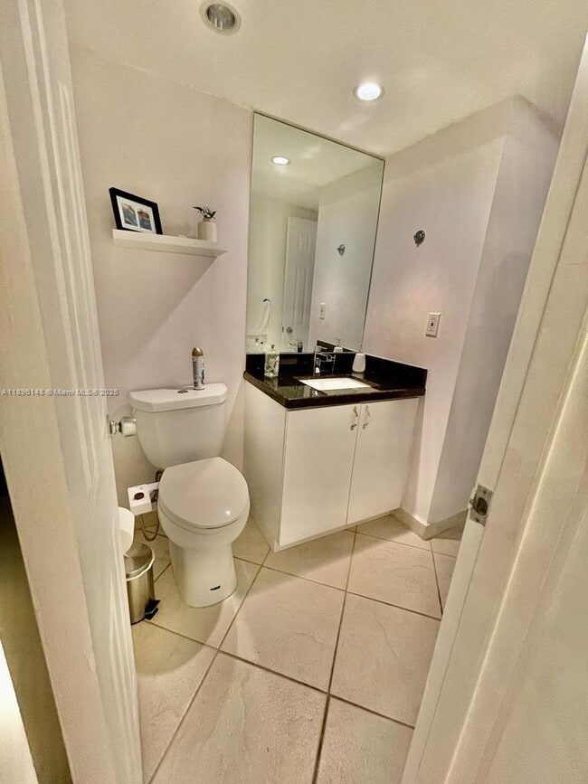 Building Photo - 2030 S Ocean Dr