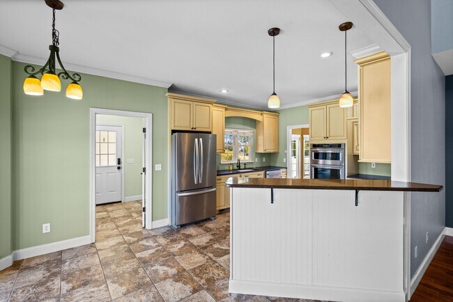 Building Photo - Greenback 37742 - 4 bedroom, 4.5 bath home...