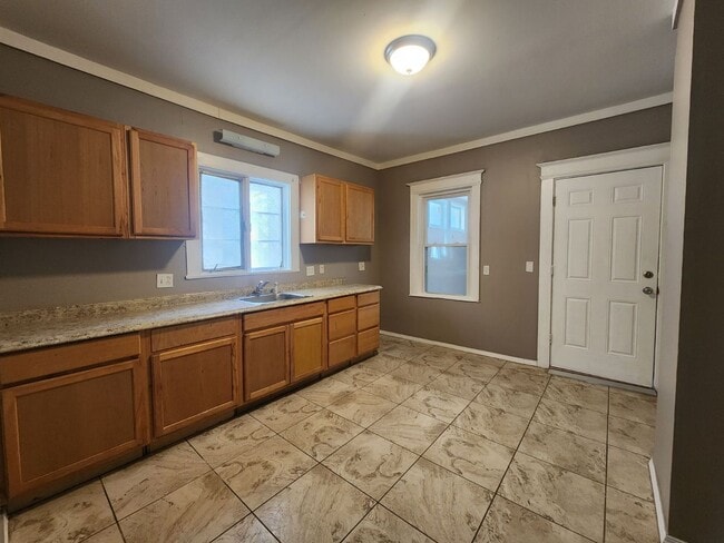 Building Photo - Four Bedroom, Two Bathroom Single Family Home!