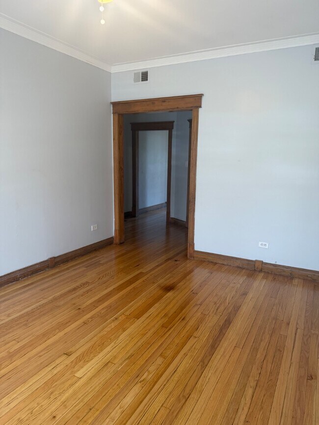 Building Photo - 6859 S King Dr