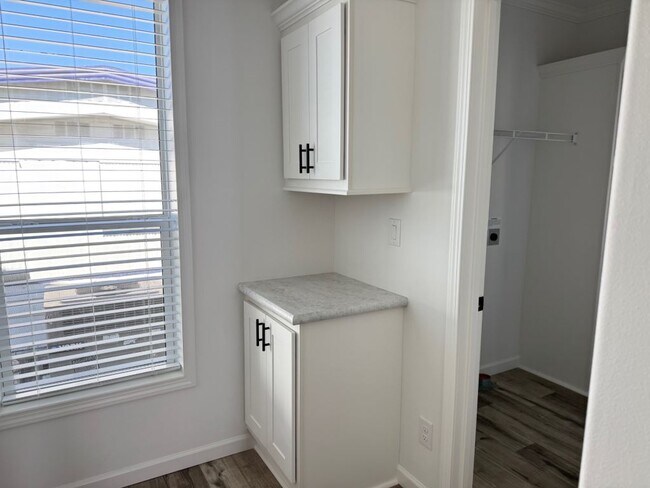 Building Photo - 486 Driftwood Dr