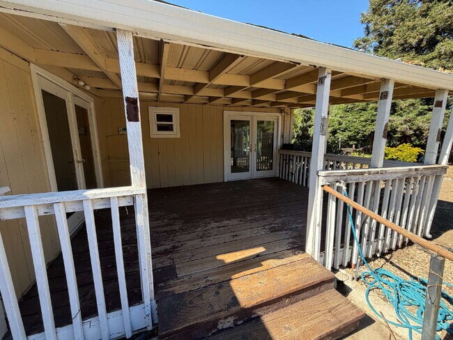 Building Photo - Charming 3-Bedroom Martinez Home with Cozy Fireplace & Spacious Living!