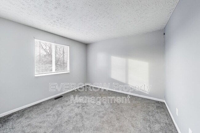 Building Photo - 226 Creekway Ct