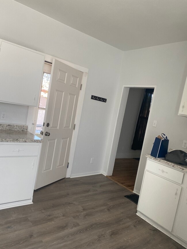 Building Photo - 215 Colorado Ave