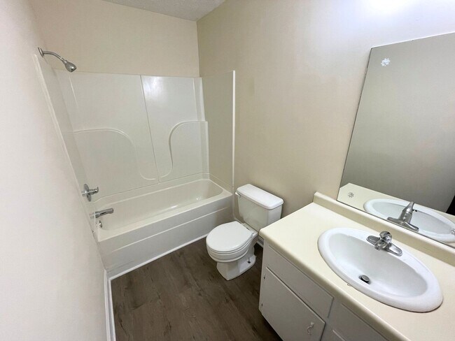 Building Photo - NOW LEASING FOR AUGUST 2026!