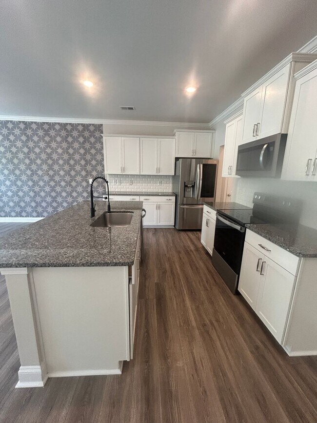 Building Photo - Modern Fountain Park Townhome with Open Floor Plan & 9’ Ceilings