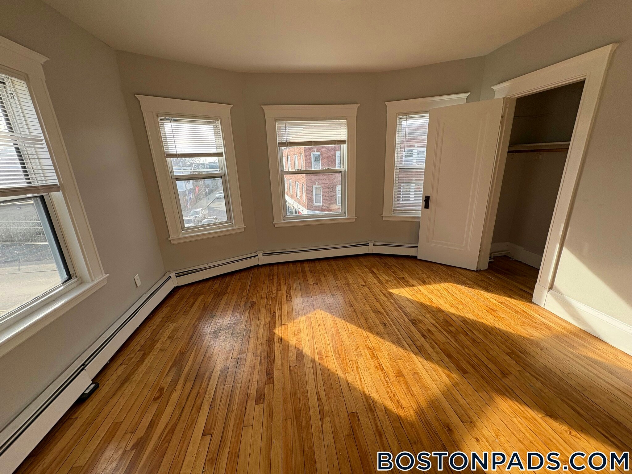 Building Photo - 2 Kingsley Terrace