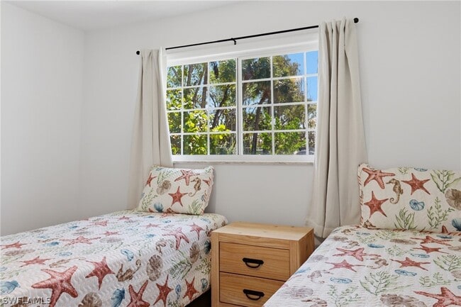 Building Photo - 1046 Periwinkle Way