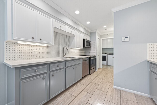 Building Photo - 5218 Palmetto St