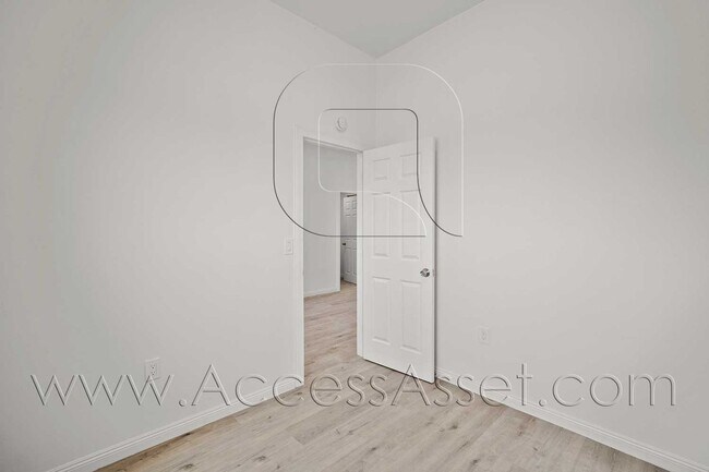 Building Photo - Cozy 2 Bed/1 Bath Unit In Peaceful Homeland Neighborhood!