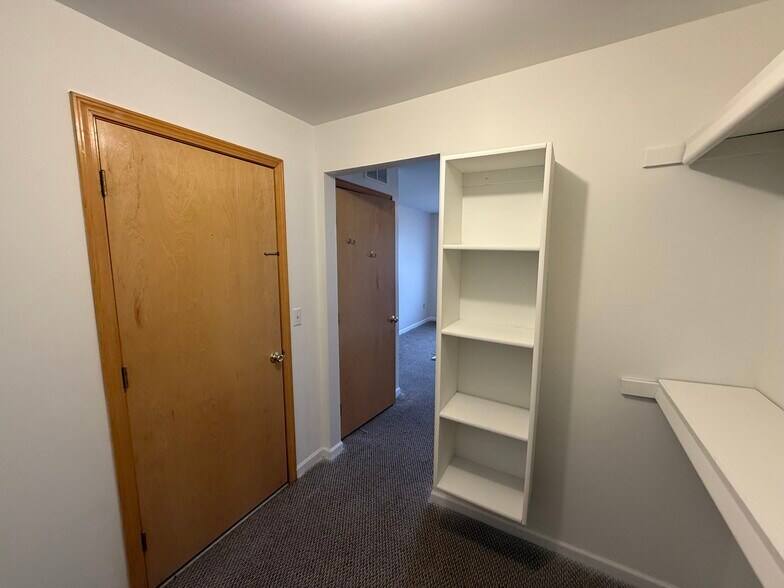 Building Photo - 2216 Frazho Rd