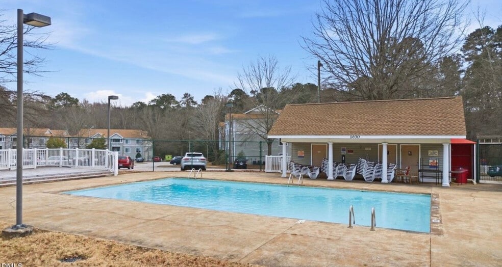 Building Photo - Room in Condo on Collegiate Cir