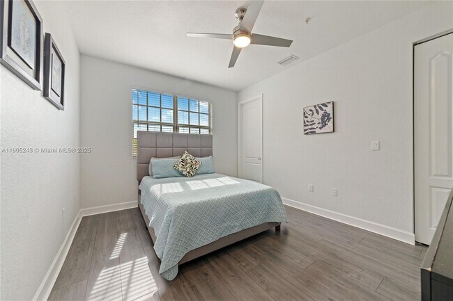 Building Photo - 482 SW 147th Ave