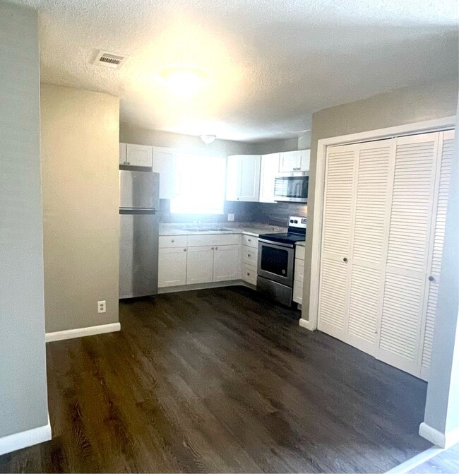 Building Photo - 3001 Jefferson Ave