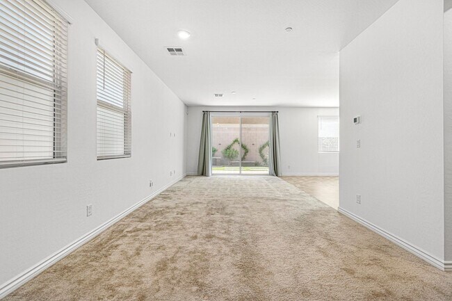 Building Photo - Modern 4-Bedroom Home in Gated Henderson Community | Built 2022