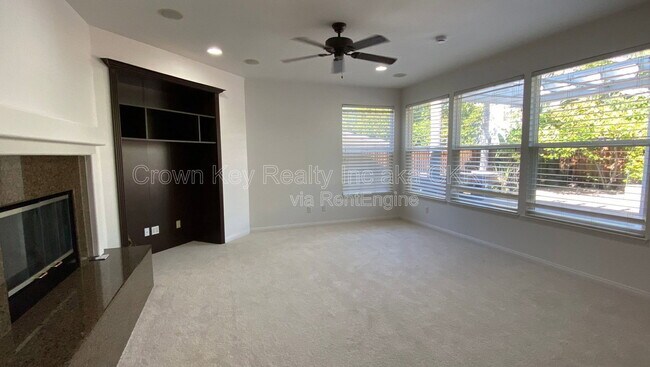 Building Photo - 1030 Eastlake Cir